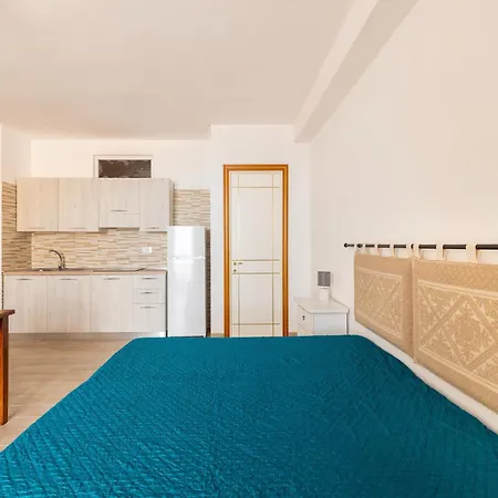 Apartment With Terrace And Air Conditioning *