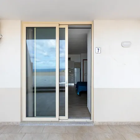 Aria Condizionata E Terrazza Vista Mare דירה